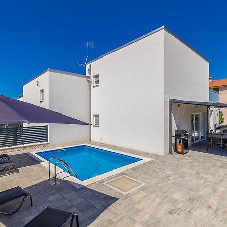 Holiday House Sunlight With Heated Pool Malinska Exteriér fotografie