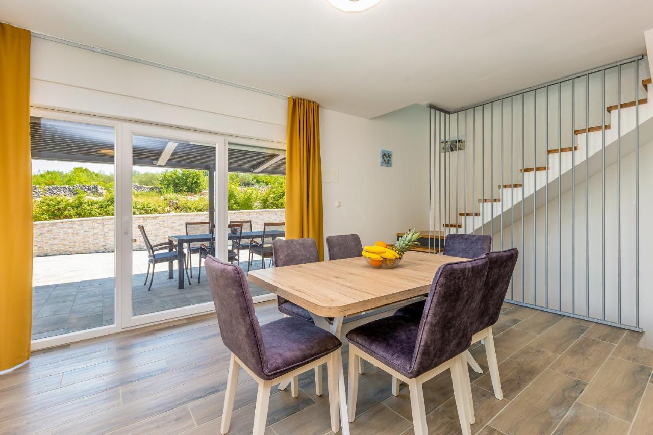 Holiday House Sunlight With Heated Pool Malinska Exteriér fotografie