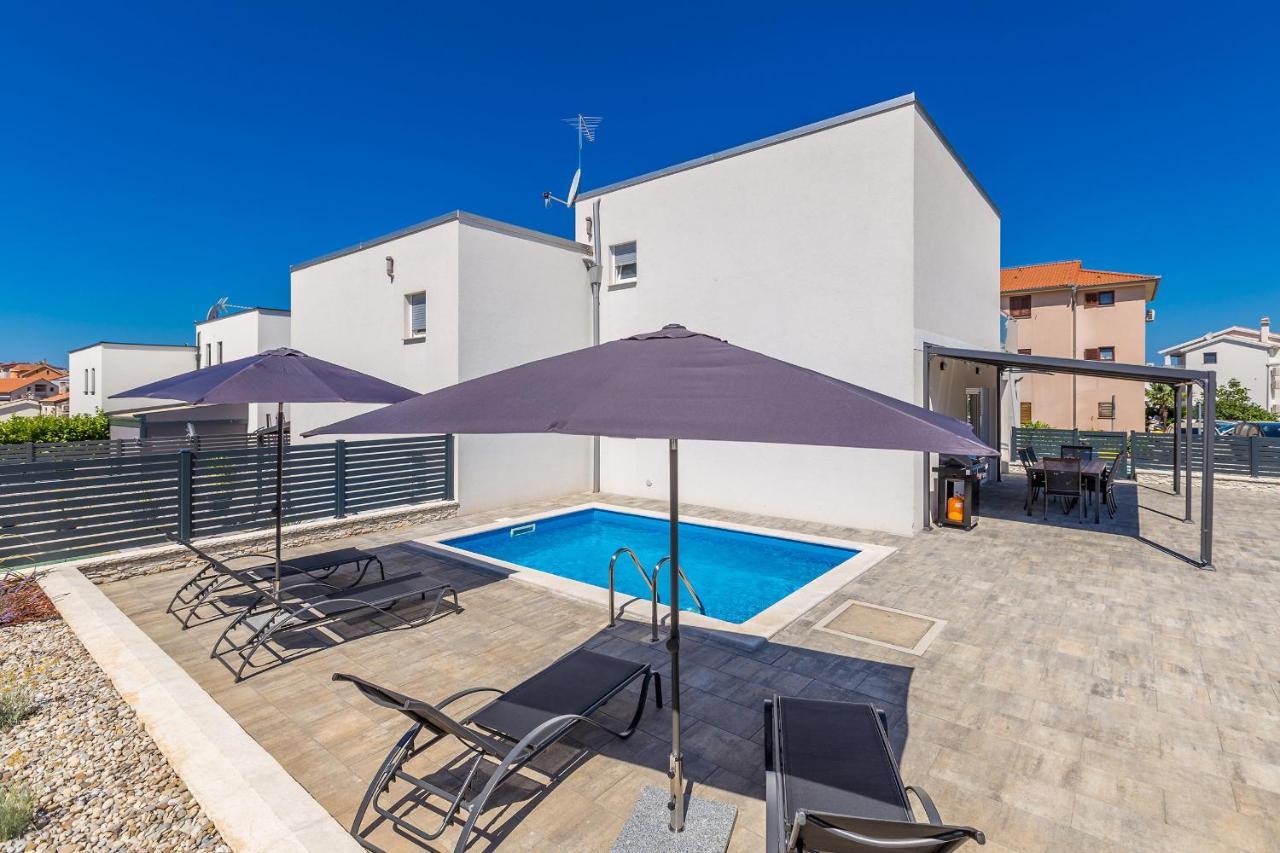 Holiday House Sunlight With Heated Pool Malinska Exteriér fotografie