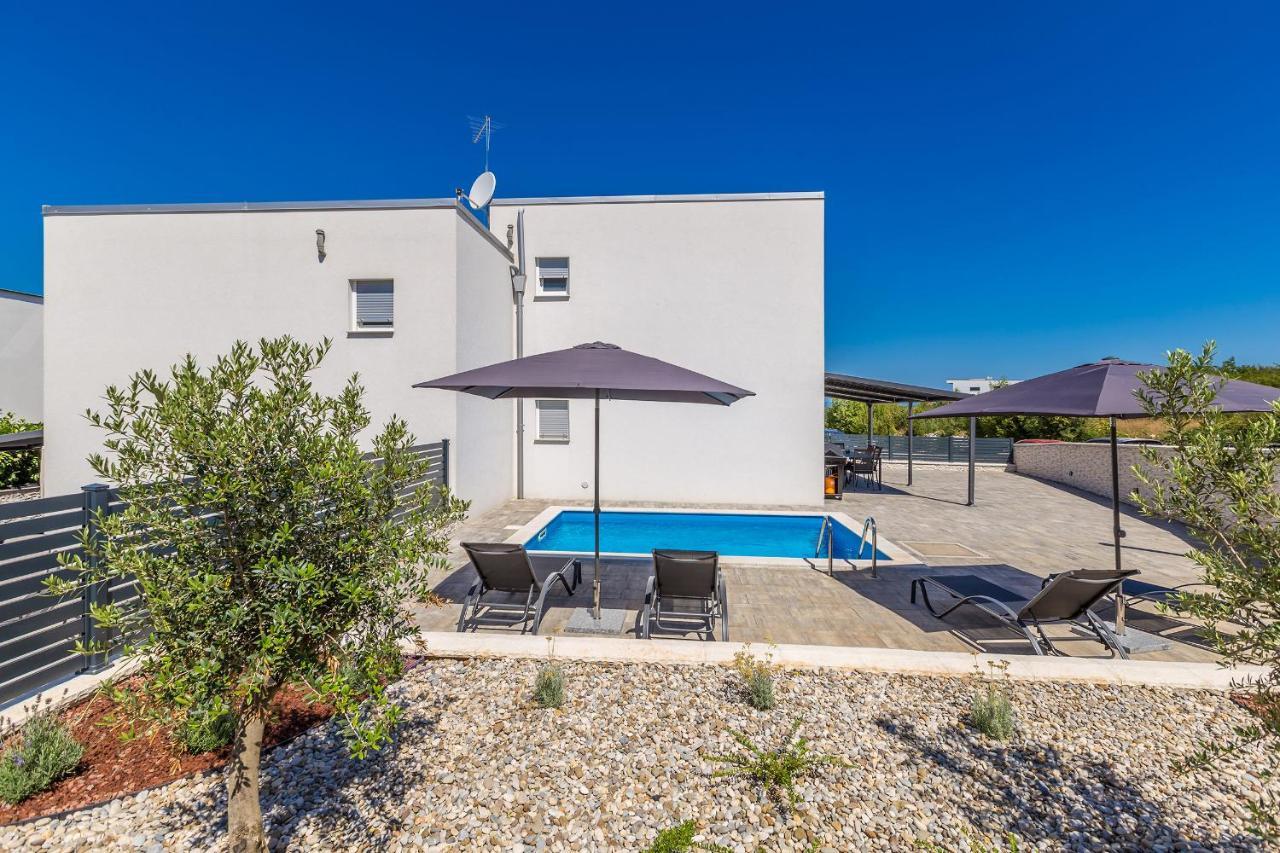 Holiday House Sunlight With Heated Pool Malinska Exteriér fotografie