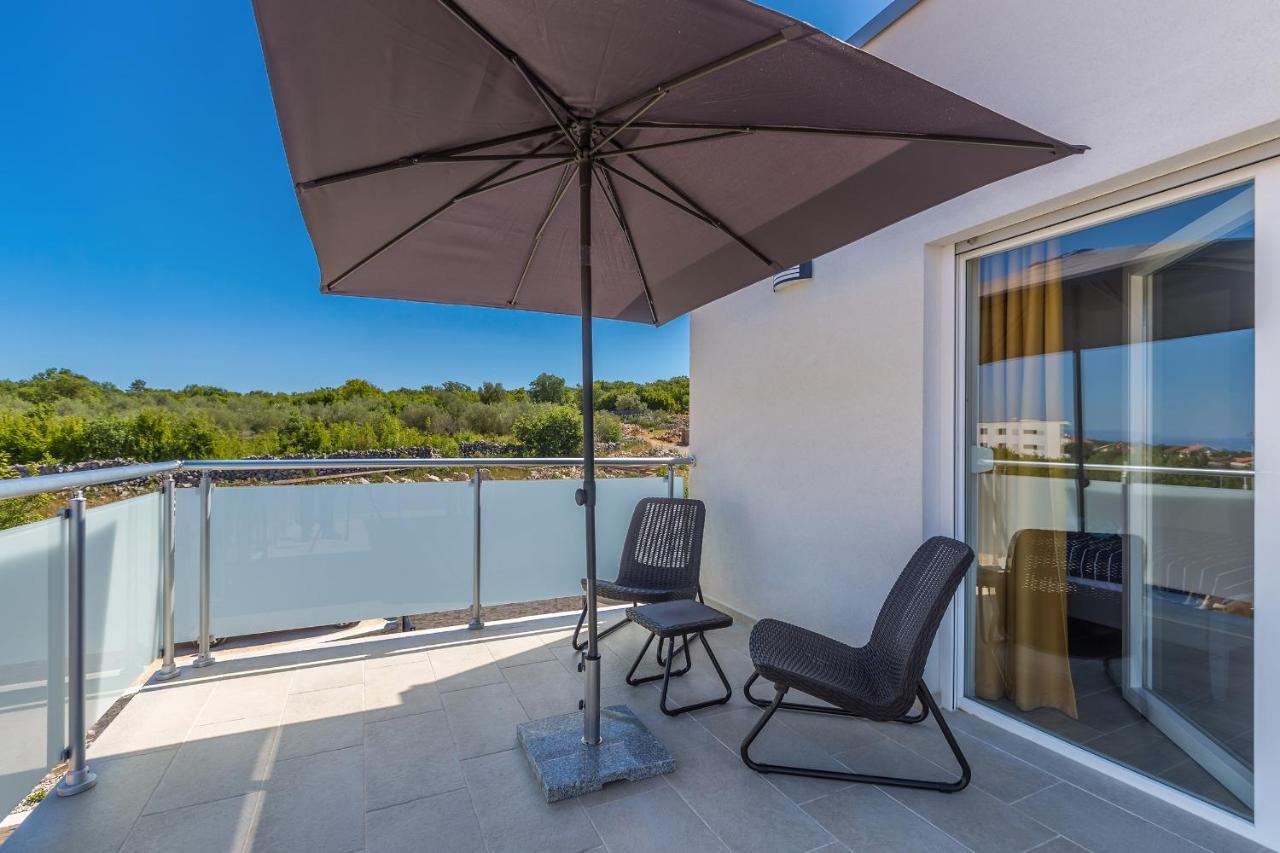 Holiday House Sunlight With Heated Pool Malinska Exteriér fotografie